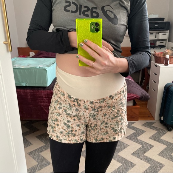 3 for 15$🌸 H&M maternity shorts XS - Picture 3 of 6